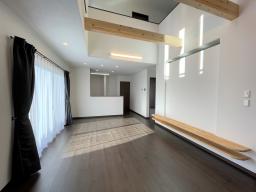 造り付けの棚を設置しました