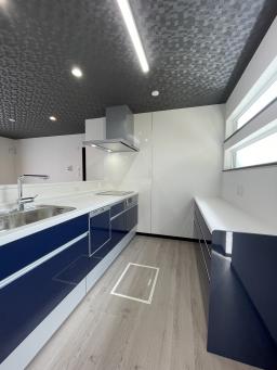 南面にキッチンです